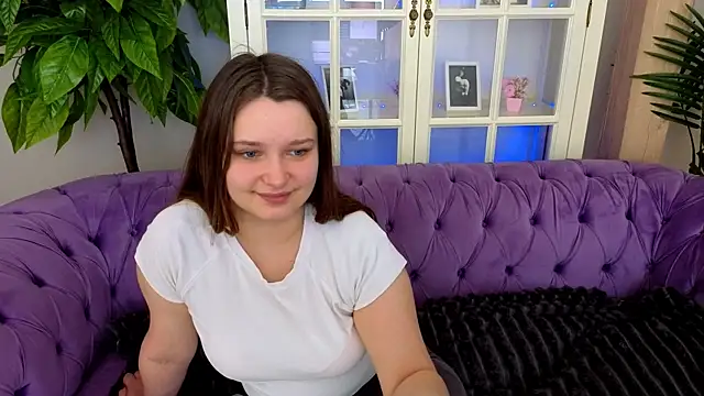 Snapshot of MagicPeachh_ chatting on May 7, 5:46 am MagicPeachh online show from May 7, 5:46 am