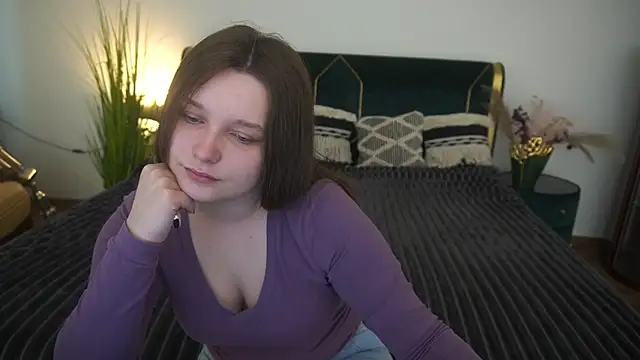 Snapshot of MagicPeachh_ chatting on June 16, 5:43 am MagicPeachh online show from June 16, 5:43 am