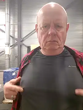 Snapshot of andrejoyfull64 chatting on January 23, 12:09 pm andrejoyfull64 online show from January 23, 12:09 pm