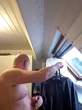 Snapshot of andrejoyfull64 chatting on February 4, 3:57 pm andrejoyfull64 online show from February 4, 3:57 pm