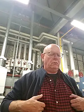 Snapshot of andrejoyfull64 chatting on October 7, 9:17 am andrejoyfull64 online show from October 7, 9:17 am