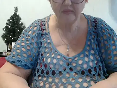 Snapshot of DeniseeRose chatting on December 12, 10:24 am DeniseeRose online show from December 12, 10:24 am
