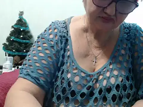 Snapshot of DeniseeRose chatting on December 26, 2:01 am DeniseeRose online show from December 26, 2:01 am