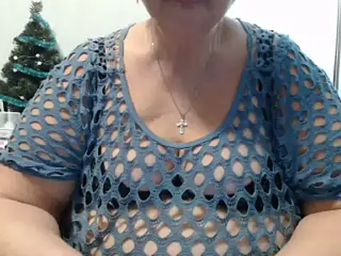 Snapshot of DeniseeRose chatting on January 1, 12:11 am DeniseeRose online show from January 1, 12:11 am