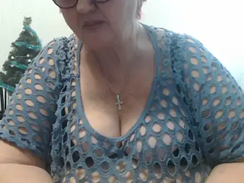 Snapshot of DeniseeRose chatting on January 6, 8:18 pm DeniseeRose online show from January 6, 8:18 pm