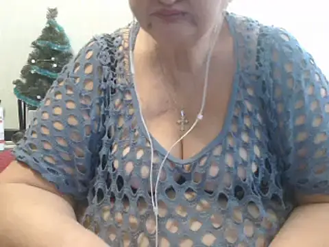 Snapshot of DeniseeRose chatting on January 11, 11:12 am DeniseeRose online show from January 11, 11:12 am