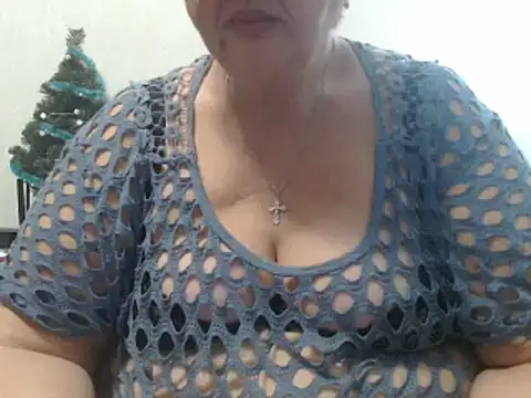 Snapshot of DeniseeRose chatting on January 16, 12:23 am DeniseeRose online show from January 16, 12:23 am