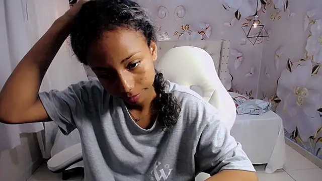 Snapshot of jasmin_brunette_ chatting on December 3, 11:33 am jasmin brunette  online show from December 3, 11:33 am