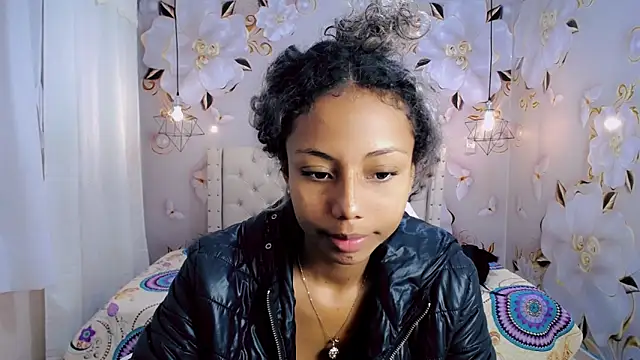 Snapshot of jasmin_brunette_ chatting on December 12, 12:01 pm jasmin brunette  online show from December 12, 12:01 pm