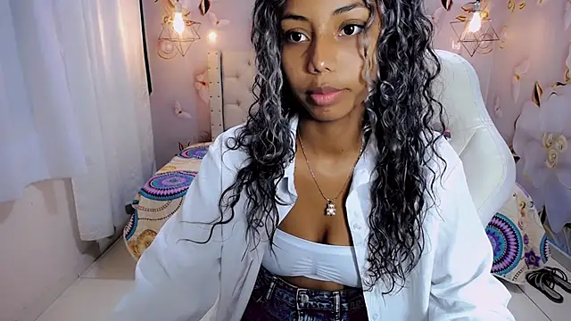Snapshot of jasmin_brunette_ chatting on February 21, 11:44 am jasmin brunette  online show from February 21, 11:44 am
