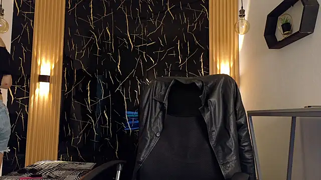Snapshot of Bella_salvatore chatting on July 1, 8:19 pm Bella salvatore online show from July 1, 8:19 pm