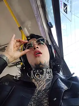 taaylor33 online show from March 11, 8:37 pm