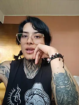 taaylor33 online show from May 2, 10:04 pm