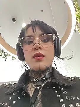 taaylor33 online show from June 18, 4:11 pm