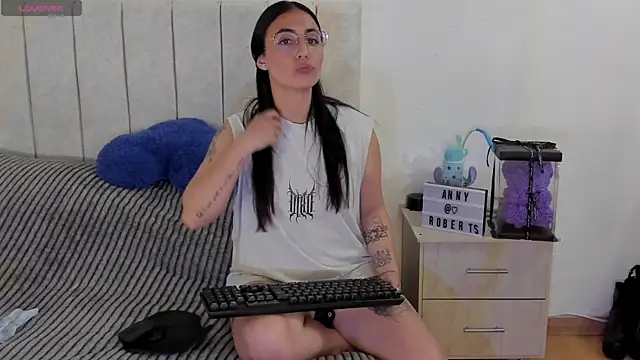 Snapshot of anny_roberts chatting on May 19, 7:09 pm anny roberts online show from May 19, 7:09 pm