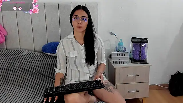 Snapshot of anny_roberts chatting on May 31, 3:19 pm anny roberts online show from May 31, 3:19 pm