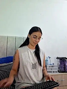 Snapshot of anny_roberts chatting on June 11, 3:32 pm anny roberts online show from June 11, 3:32 pm