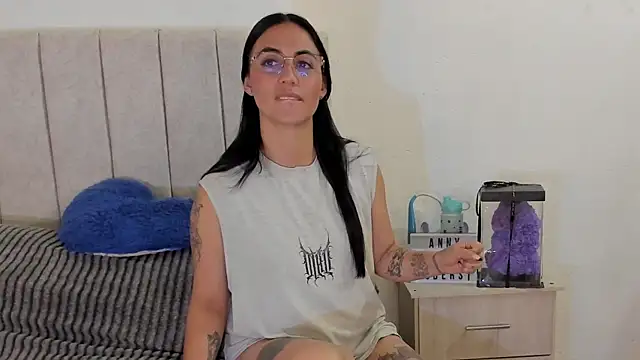 Snapshot of anny_roberts chatting on June 18, 1:26 pm anny roberts online show from June 18, 1:26 pm