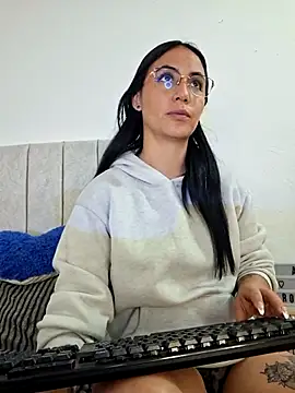 Snapshot of anny_roberts chatting on July 1, 1:13 pm anny roberts online show from July 1, 1:13 pm