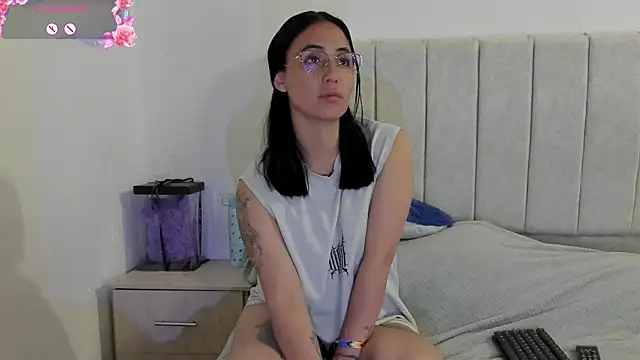 Snapshot of anny_roberts chatting on July 17, 9:41 pm anny roberts online show from July 17, 9:41 pm