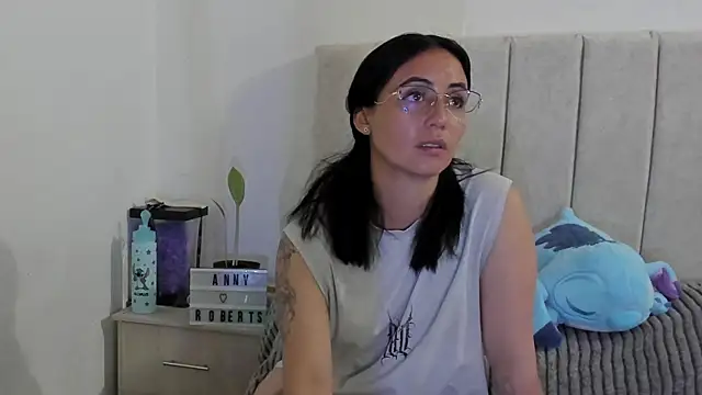 Snapshot of anny_roberts chatting on July 24, 9:35 pm anny roberts online show from July 24, 9:35 pm