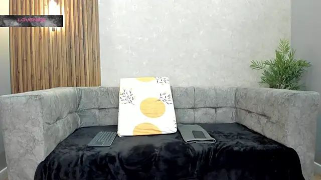 Snapshot of Johan_Williams_07 chatting on July 16, 12:27 am Johan Williams 07 online show from July 16, 12:27 am