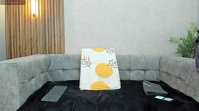 Snapshot of Johan_Williams_07 chatting on July 17, 12:50 am Johan Williams 07 online show from July 17, 12:50 am