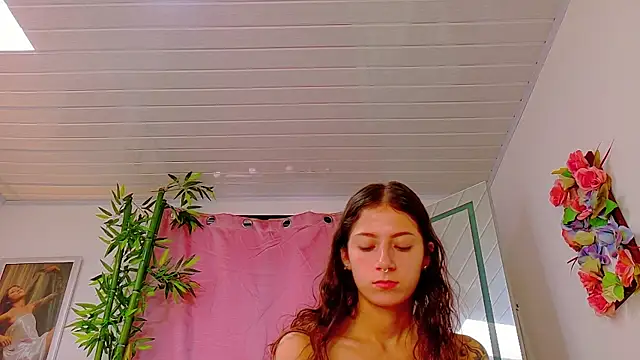 Snapshot of scarlet-jonesx chatting on June 22, 6:16 pm scarlet-jonesx online show from June 22, 6:16 pm
