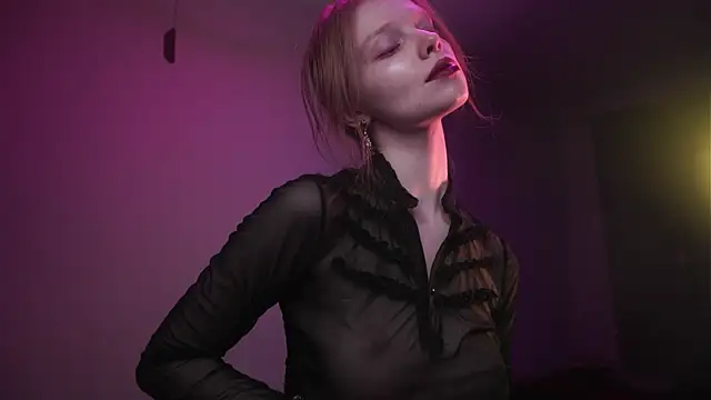 ginger hugs online show from November 28, 10:12 pm