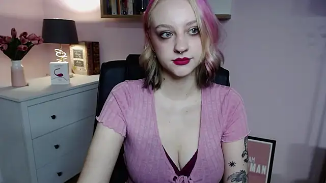 Snapshot of MadelineLust chatting on December 14, 7:40 am MadelineLust online show from December 14, 7:40 am