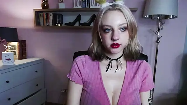 Snapshot of MadelineLust chatting on December 23, 7:20 pm MadelineLust online show from December 23, 7:20 pm