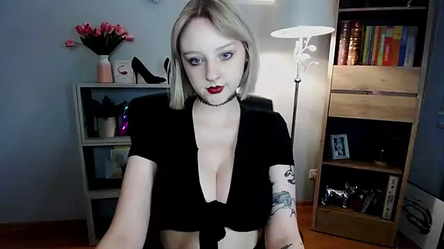 Snapshot of MadelineLust chatting on November 8, 3:01 pm MadelineLust online show from November 8, 3:01 pm