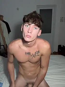 Snapshot of Hornyyoungstud123 chatting on July 31, 10:36 am Hornyyoungstud123 online show from July 31, 10:36 am