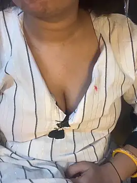 Snapshot of Spicy_sari_girl chatting on March 7, 5:48 am Spicy sari girl online show from March 7, 5:48 am