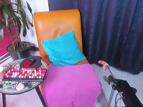 Snapshot of BrendaSex_Hot chatting on November 4, 7:57 pm BrendaSex Hot online show from November 4, 7:57 pm