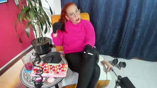 Snapshot of BrendaSex_Hot chatting on December 3, 9:24 pm BrendaSex Hot online show from December 3, 9:24 pm