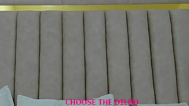 Snapshot of FreyaMoller chatting on November 12, 6:52 pm FreyaMoller online show from November 12, 6:52 pm