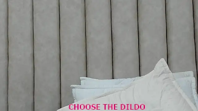 Snapshot of FreyaMoller chatting on November 15, 7:43 pm FreyaMoller online show from November 15, 7:43 pm