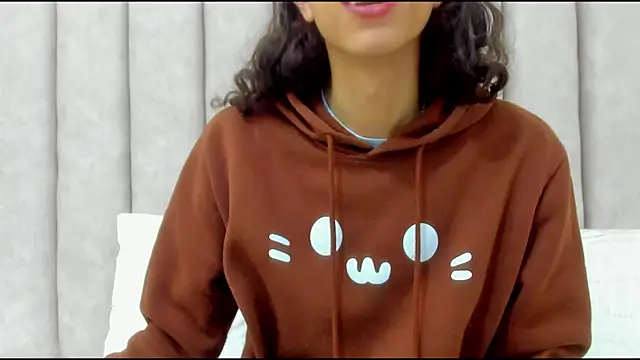 Snapshot of FreyaMoller chatting on December 3, 1:53 pm FreyaMoller online show from December 3, 1:53 pm