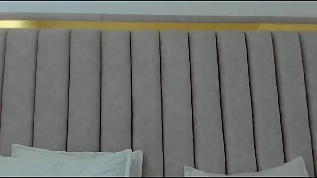 Snapshot of FreyaMoller chatting on December 4, 1:20 pm FreyaMoller online show from December 4, 1:20 pm