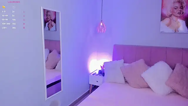 Snapshot of sophie_alice_ chatting on October 24, 1:18 pm sophie alice online show from October 24, 1:18 pm