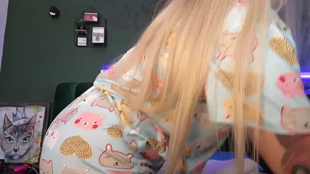 Snapshot of kimmie_meow chatting on January 18, 6:32 pm kimmie meow online show from January 18, 6:32 pm