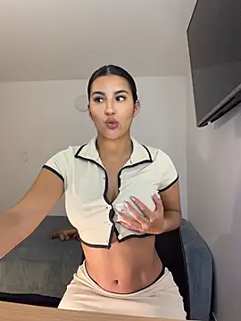 Snapshot of Kimm_khalifa chatting on June 9, 10:43 pm Kimm khalifa online show from June 9, 10:43 pm