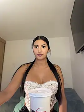 Snapshot of Kimm_khalifa chatting on June 22, 12:24 am Kimm khalifa online show from June 22, 12:24 am