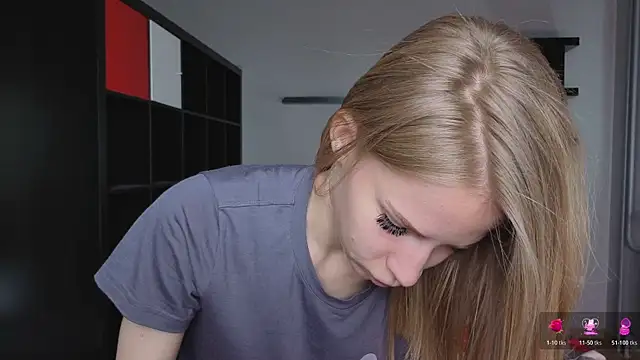 Snapshot of Elis_Fox chatting on June 1, 8:05 am Elis Fox online show from June 1, 8:05 am