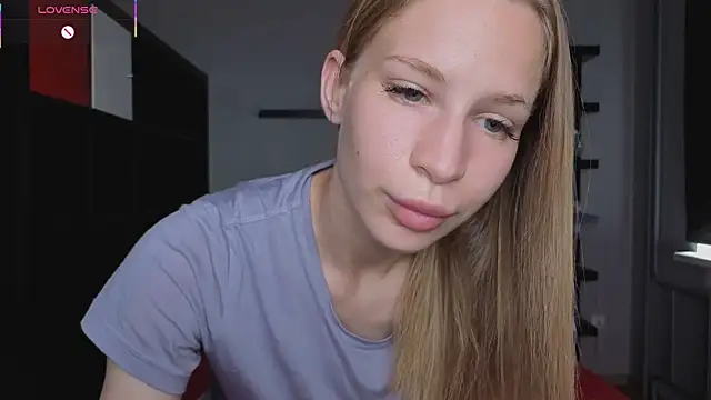 Snapshot of Elis_Fox chatting on June 19, 8:07 am Elis Fox online show from June 19, 8:07 am