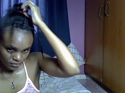 Snapshot of Queen_petite_ chatting on November 29, 4:48 am Queen petite online show from November 29, 4:48 am