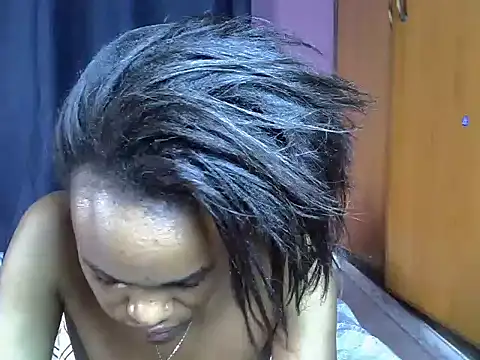 Snapshot of Queen_petite_ chatting on December 4, 6:16 pm Queen petite online show from December 4, 6:16 pm