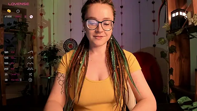 Snapshot of alisahug chatting on February 12, 1:06 pm alisahug online show from February 12, 1:06 pm