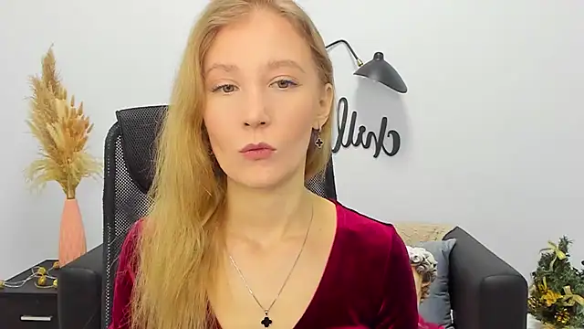 Snapshot of LolaWilsons chatting on January 6, 7:09 am LolaWilsons online show from January 6, 7:09 am